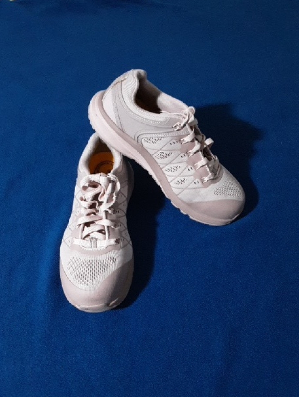 KEEN STEEL TIP SIZE 9 1/2 W. Pink Athletic Shoes